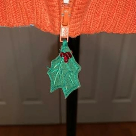 Christmas Sweater Size Medium - Picture 4 of 6